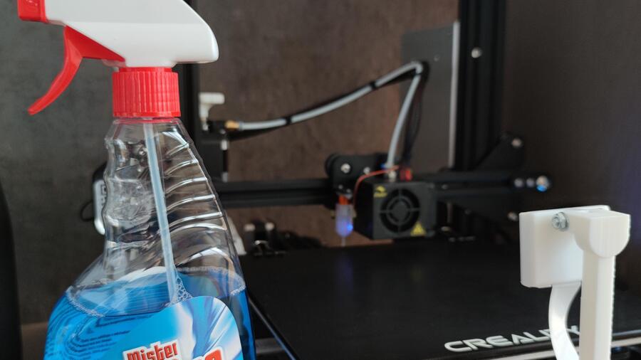 Putting Isopropyl alcohol in a spray bottle really encourages me to wipe  down my bed after every print : r/3Dprinting